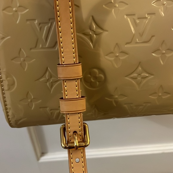 Authentic LOUIS VUITTON Monogram Vernis Brea MM👜 - Picture 8 of 13